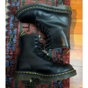 Doc Martens Women’s 1460 Smooth Leather Lace Up